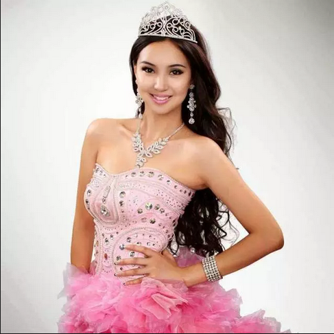 Мисс Т.Батцэцэг төрсөн өдрөөрөө 7 хүүхдийг баярлууллаа